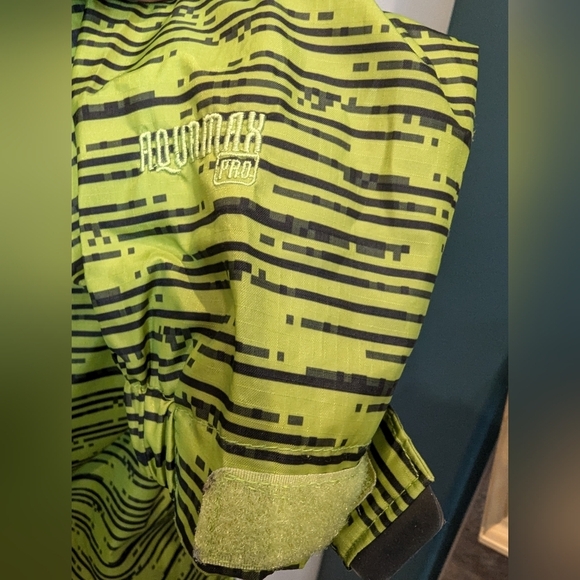 McKinley rain jacket, green & black geometric print, size Medium unisex. - Picture 7 of 14
